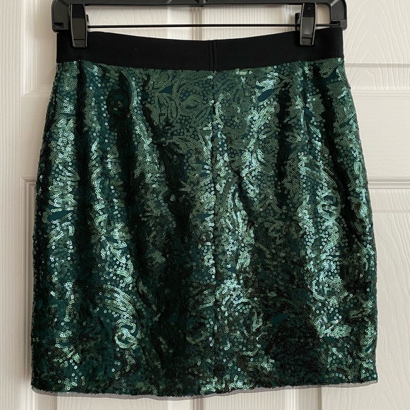 BCBG Joanne sequined skirt in size xs - Picture 2 of 4